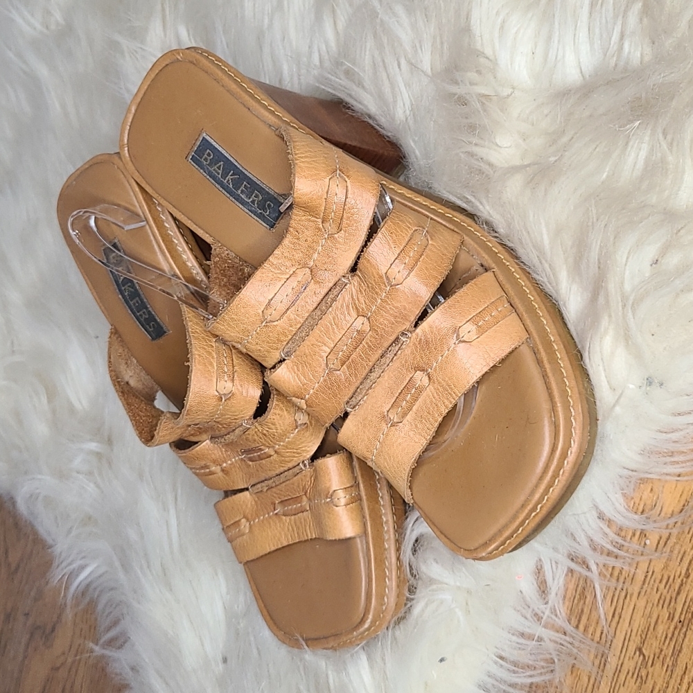 Vintage Bakers tan leather platform sandal 7.5 boho 70s style
